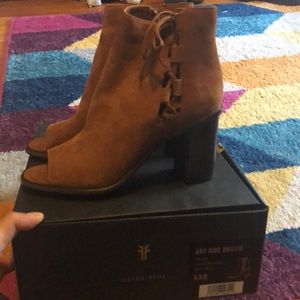 New Frye Amy Gillie booties-6.5